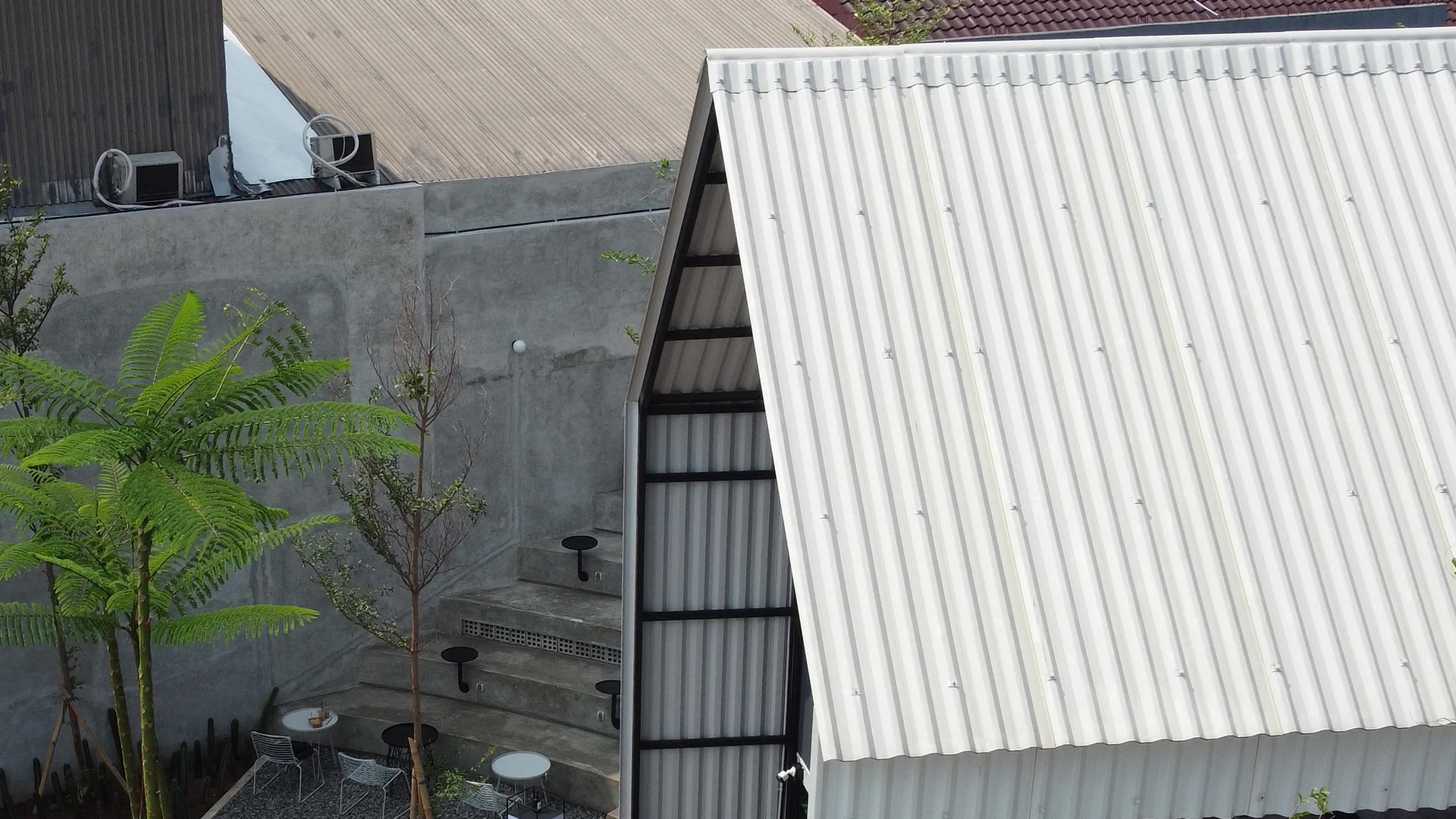 Memilih Kemiringan Atap yang Tepat: Solusi Perlindungan Optimal dengan Atap uPVC